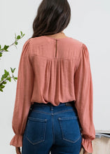 Load image into Gallery viewer, Spring Sienna Blouse - Farm Town Floral &amp; Boutique
